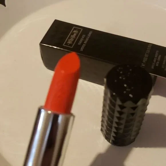 💙🧚‍♀️A-GO-GO Kat Von D DISCONTINUED Studded Kiss Lipstick NWT - Picture 4 of 6